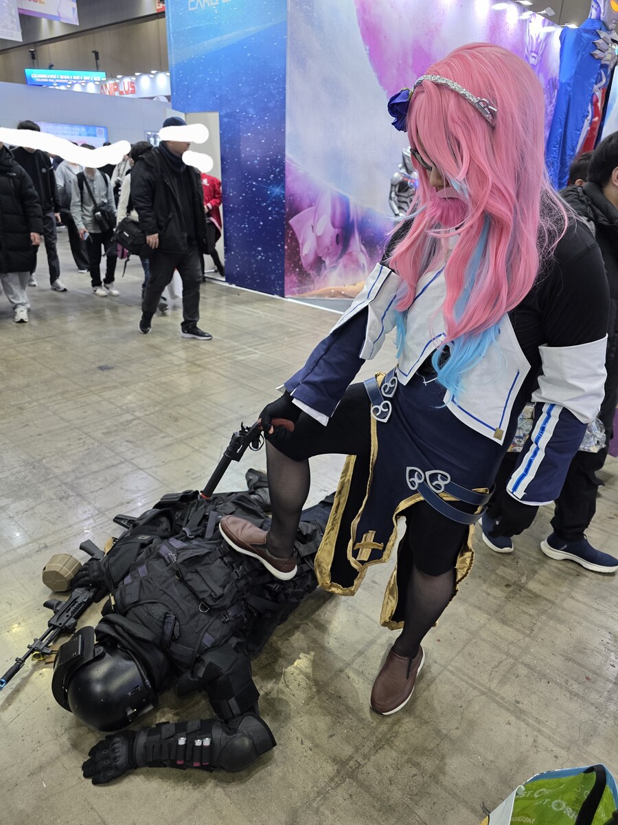 agf) 와일드 로제타님이랑 사진 찍음_2.jpg