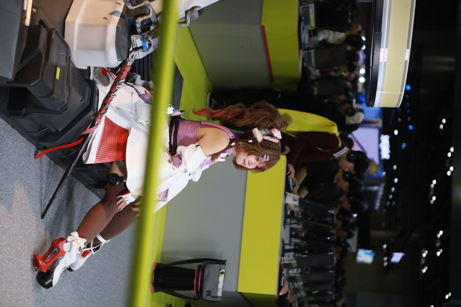 AGF)공식부스 코스어분들 사진찍은것들_14.jpg