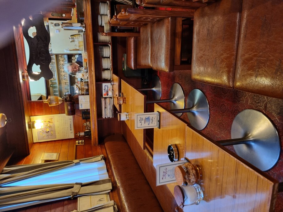 노부부가 운영하는 작은 일본 카페_2.jpg