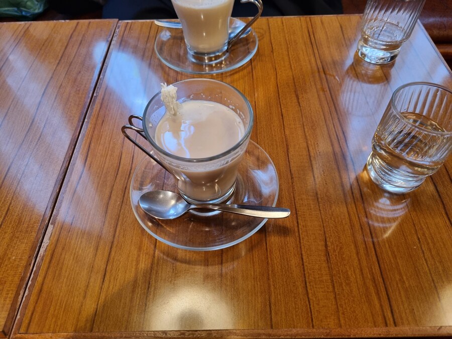 노부부가 운영하는 작은 일본 카페_3.jpg