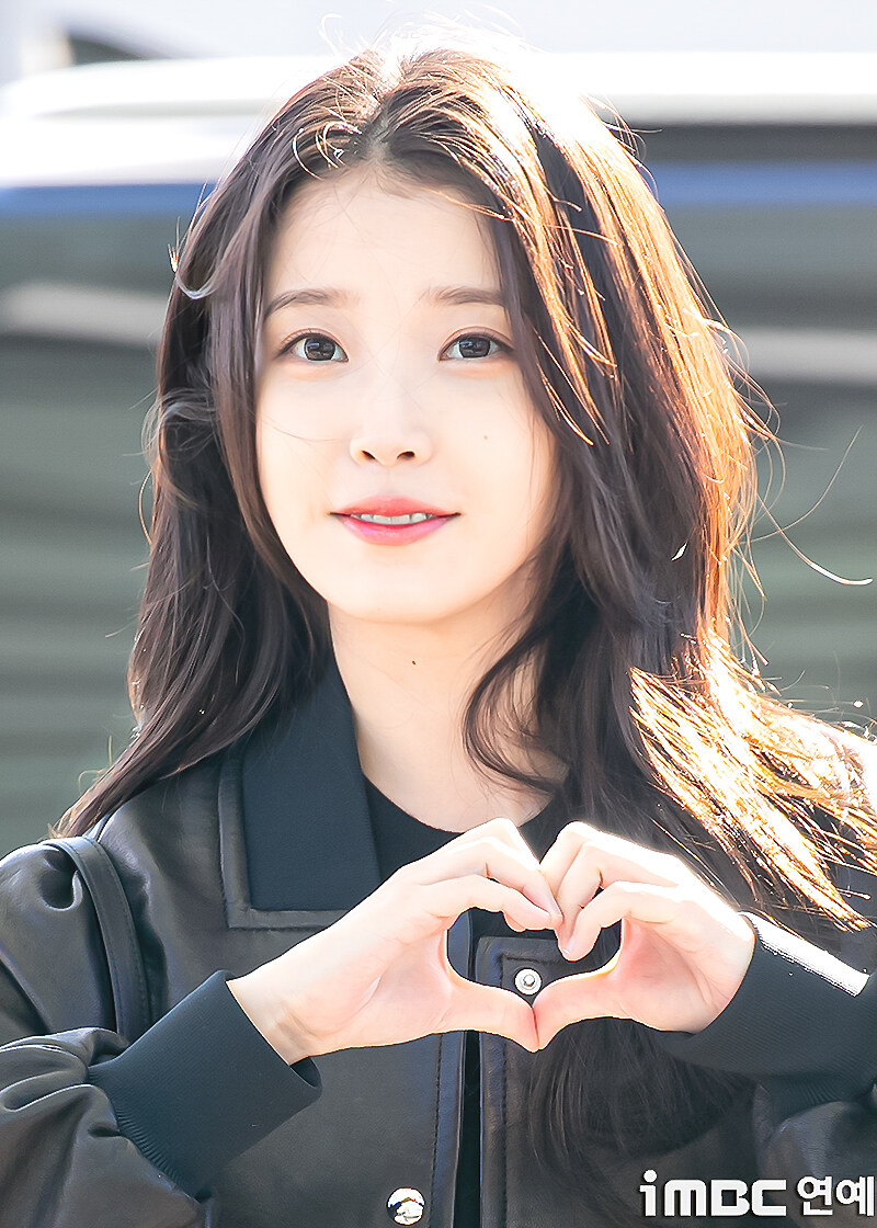 2025.12.05 AAA 2025 참석 인천공항출국(iMBC)_1.jpg