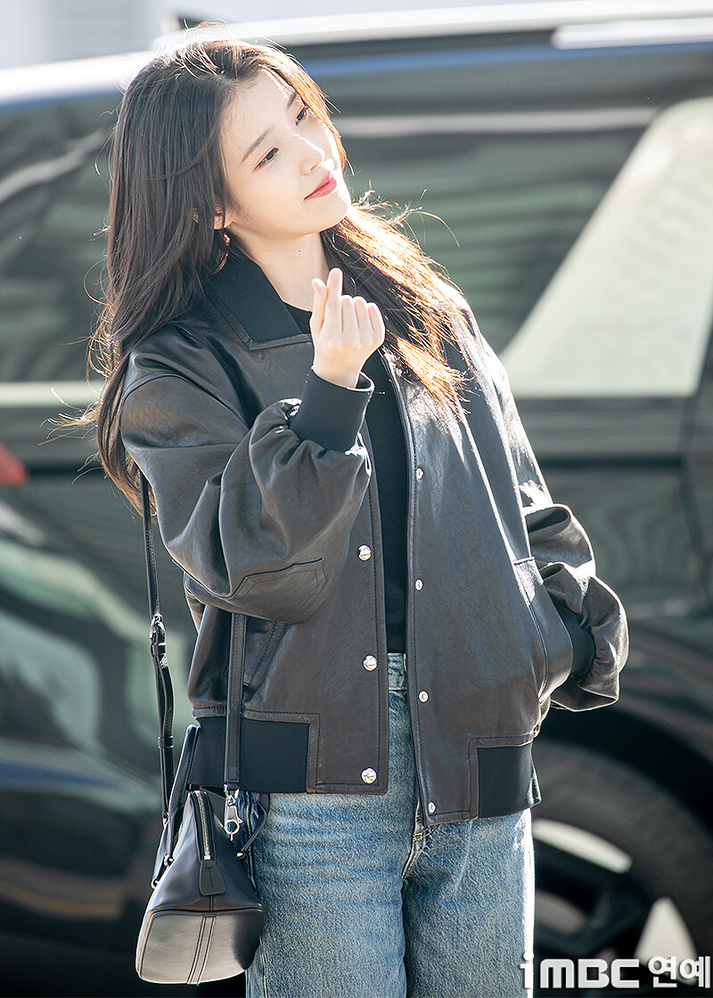 2025.12.05 AAA 2025 참석 인천공항출국(iMBC)_9.jpg