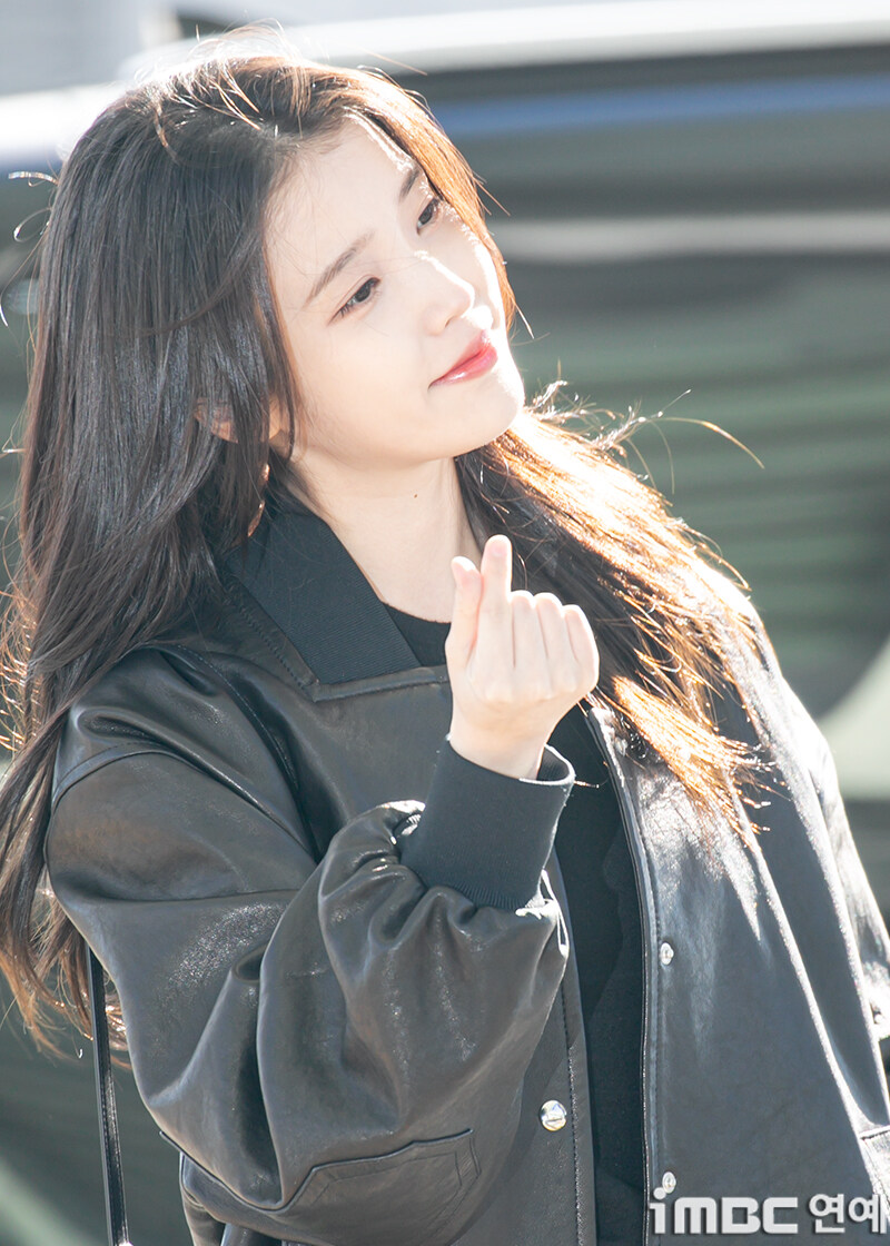 2025.12.05 AAA 2025 참석 인천공항출국(iMBC)_10.jpg