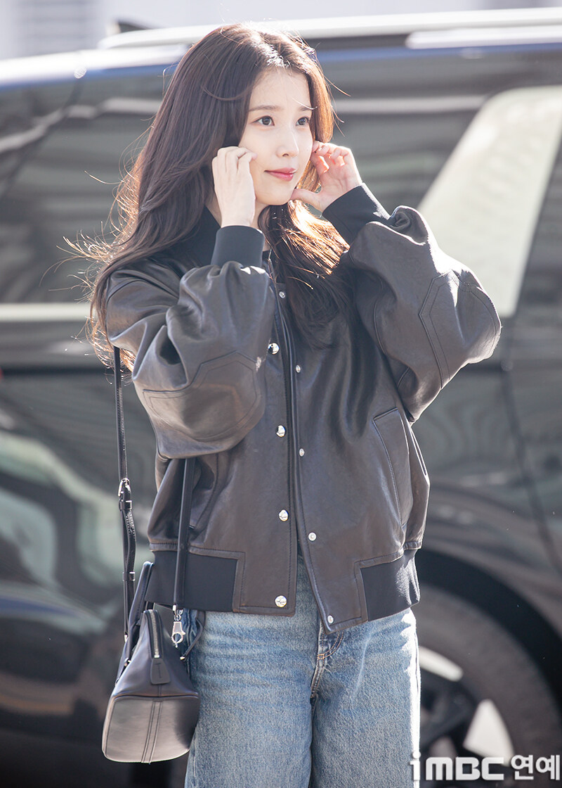 2025.12.05 AAA 2025 참석 인천공항출국(iMBC)_12.jpg