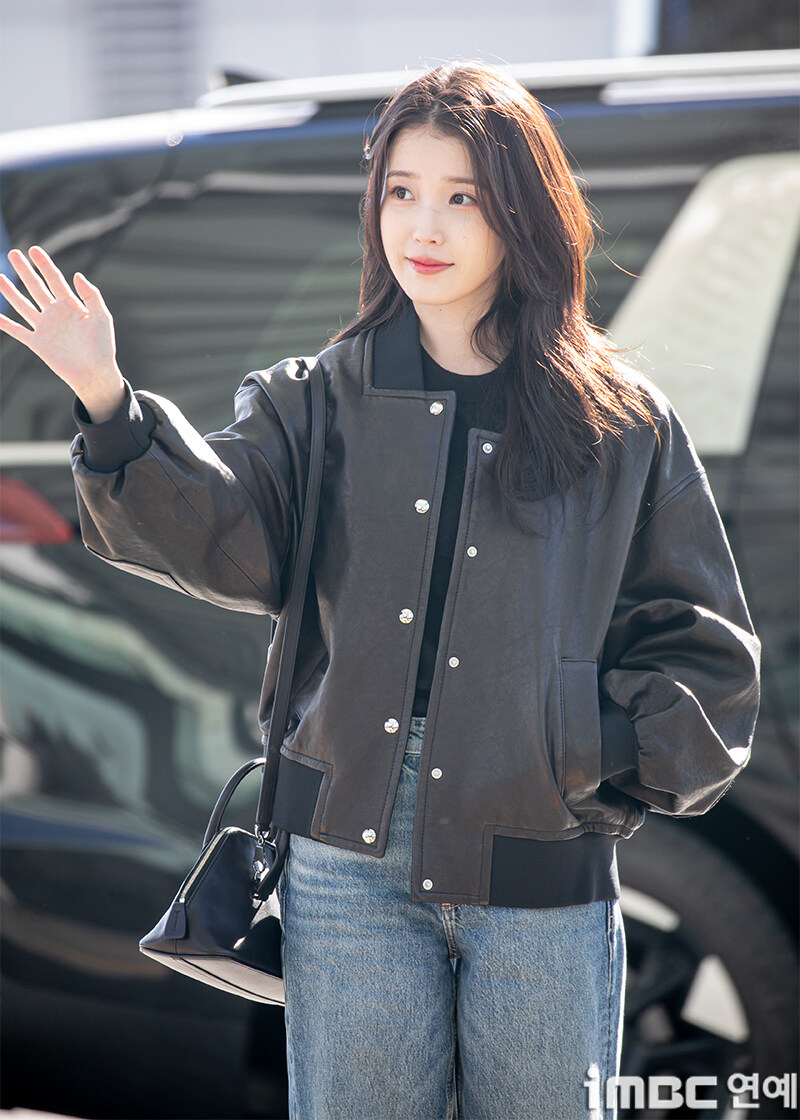 2025.12.05 AAA 2025 참석 인천공항출국(iMBC)_13.jpg