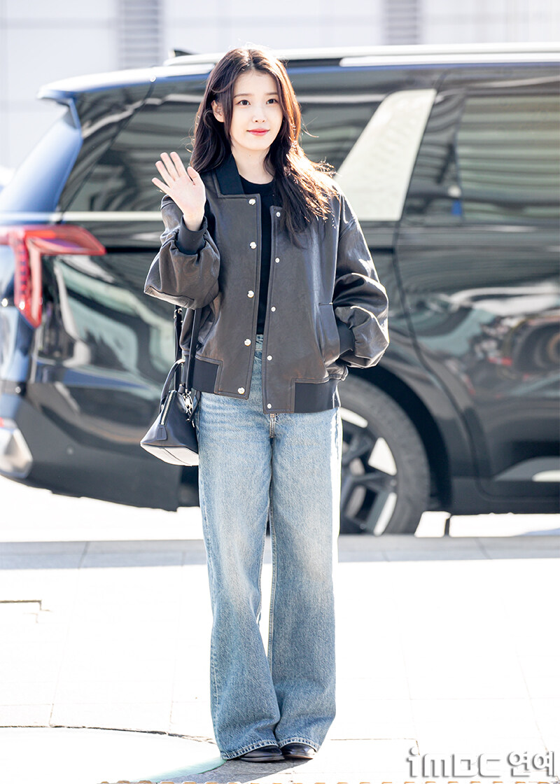 2025.12.05 AAA 2025 참석 인천공항출국(iMBC)_15.jpg