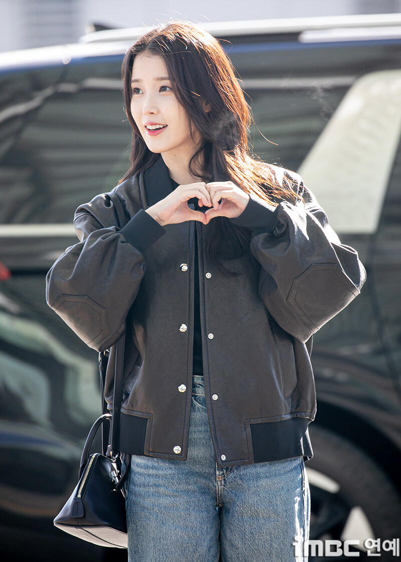 2025.12.05 AAA 2025 참석 인천공항출국(iMBC)_17.jpg