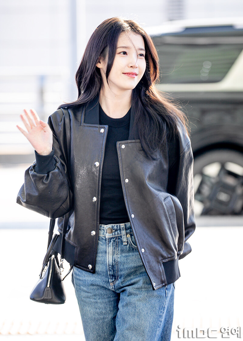 2025.12.05 AAA 2025 참석 인천공항출국(iMBC)_31.jpg