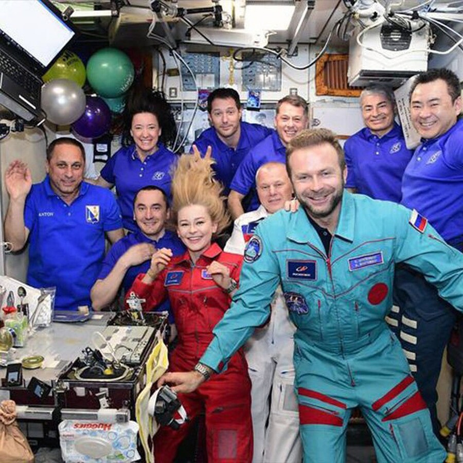 세계 최초로 우주에서 영화 찍은 배우_10.jpg