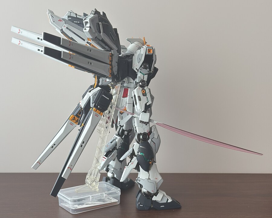 [MG] RX-93 υ Gundam Ver.Ka_10.jpg