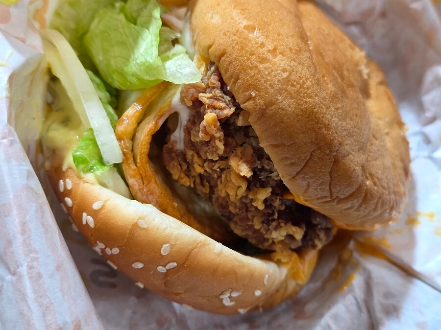 처음 먹어 본 맘스터치 언빌리버블버거_4.png