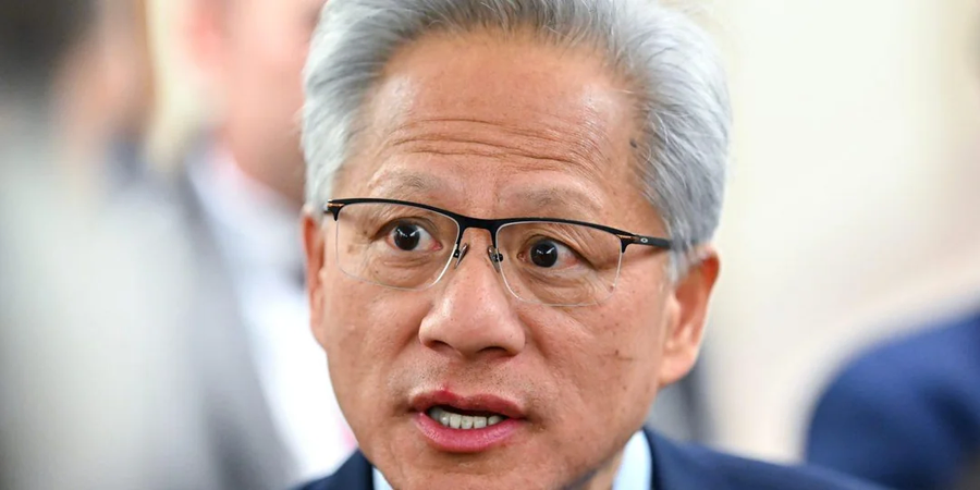 젠슨황 '중국은 이틀만에 병원을 짓는데, 미국은 데이터센터 짓는데 3년걸린다'_1.webp