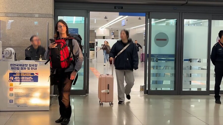 유튜브) 우크라이나에 있는 아내의 쌍둥이언니를 데려와준 남편_51.png