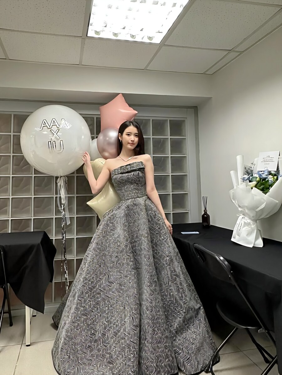 2025.12.08 아이유 인스타그램(AAA 🦓🍊)_4.jpg