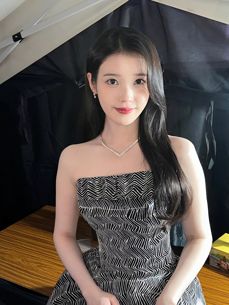 2025.12.08 아이유 인스타그램(AAA 🦓🍊)_10.jpg