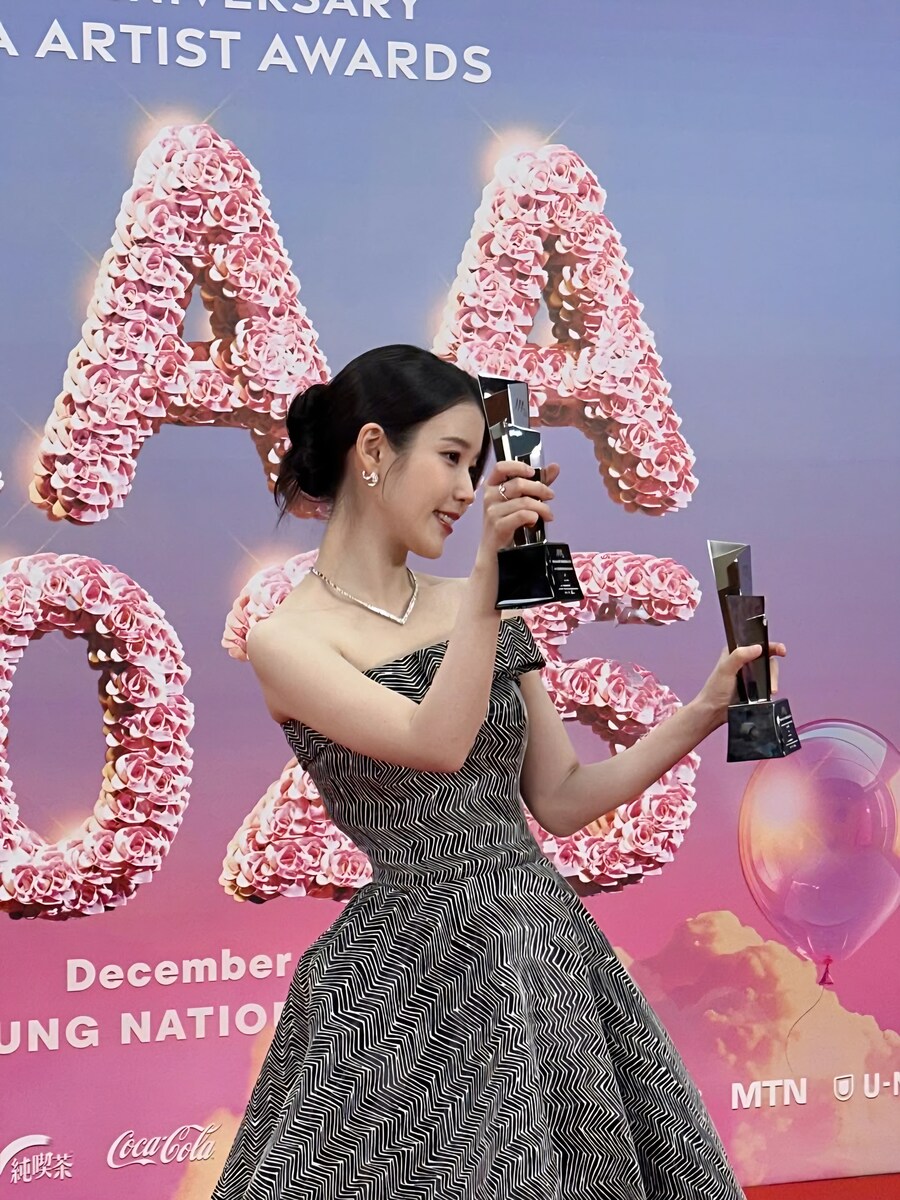 2025.12.08 아이유 인스타그램(AAA 🦓🍊)_12.jpg