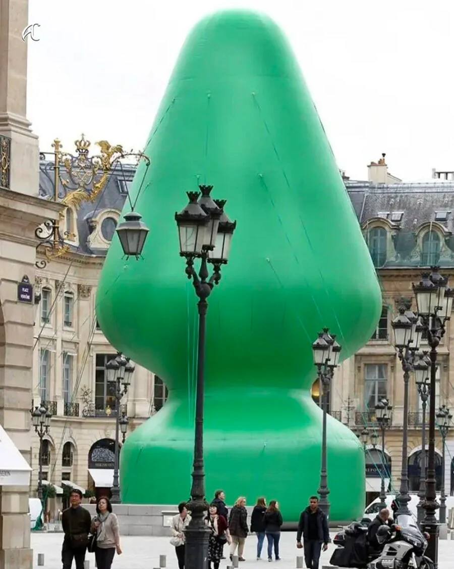 이틀만에 철거된 크리스마스 트리_3.webp