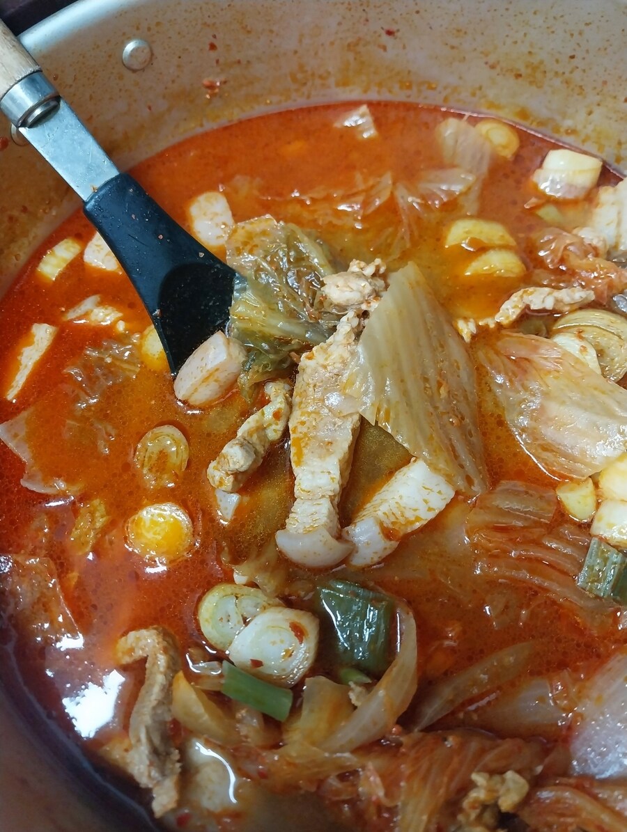 집밥-돼지고기 김치찌개 백반_3.jpg