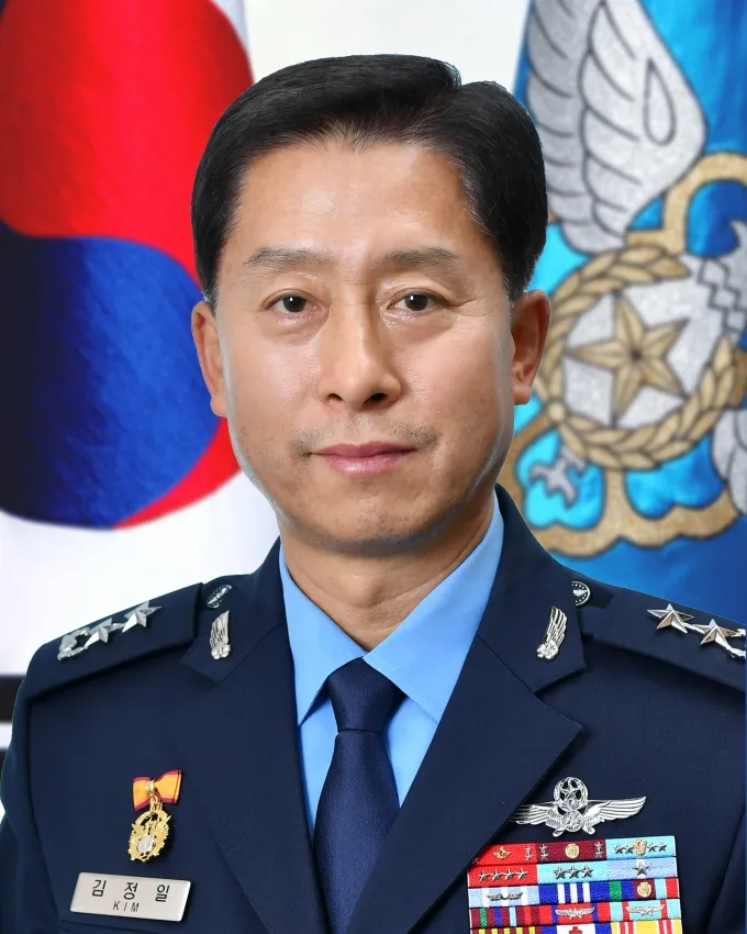 "대한민국 공군 김정일 장군"_1.webp