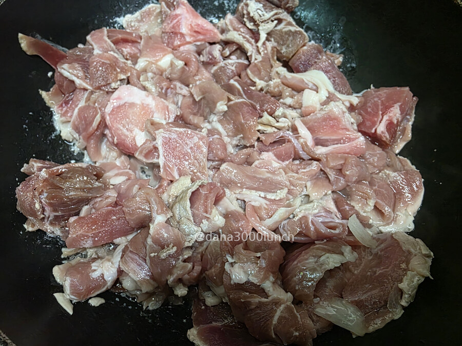 직장에서 3천원씩 걷어서 해먹는 점심 카레 김치수육_4.jpg