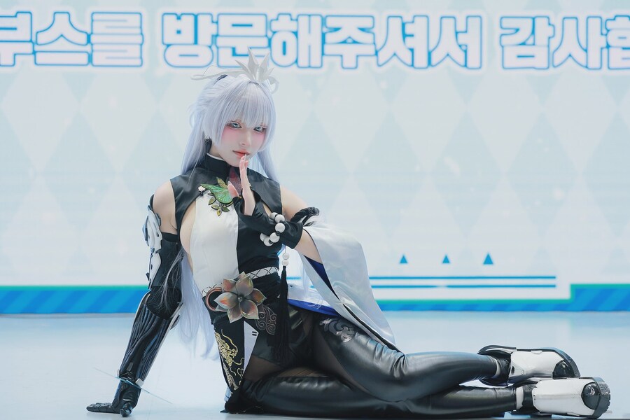 니케)AGF)공식부스 나유타 코스프레_5.jpg