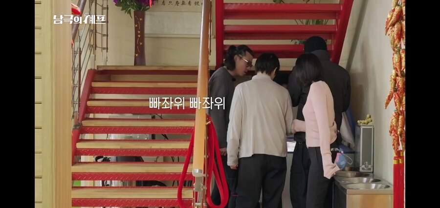 쭈꾸미랑 오징어도 구분 못하는 남극의 약탈자들_6.jpg