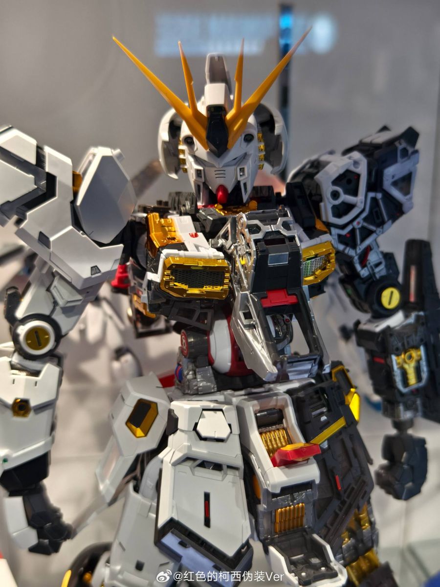 PG 언리쉬드 뉴 건담 프레임 노출 + 해치 오픈 사진_3.jpg