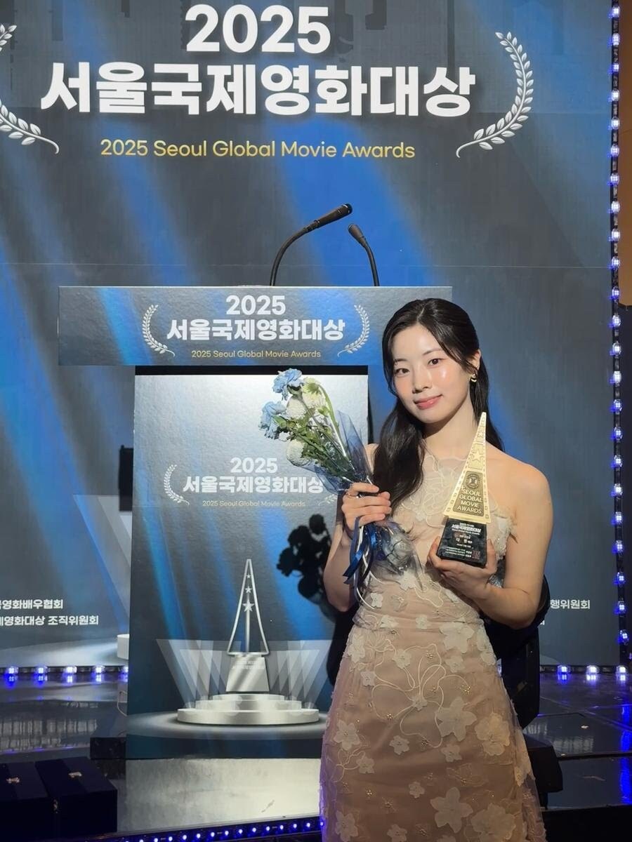 트와이스의 다현 님이 수상소감에서 아이유님을 언급하셨어요_1.jpg