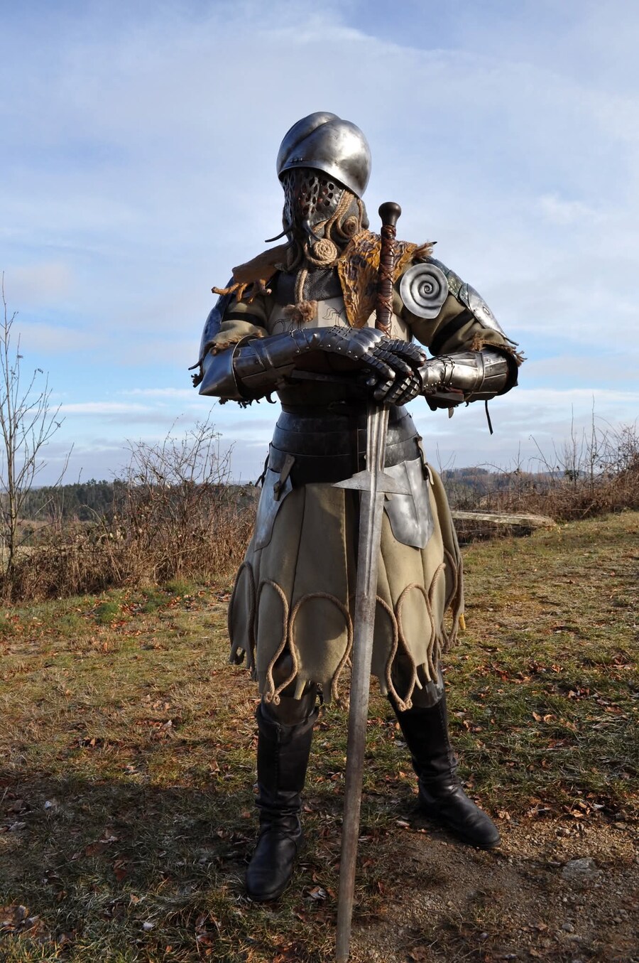 독특한 비주얼의 서양 갑옷 세트_7.jpg