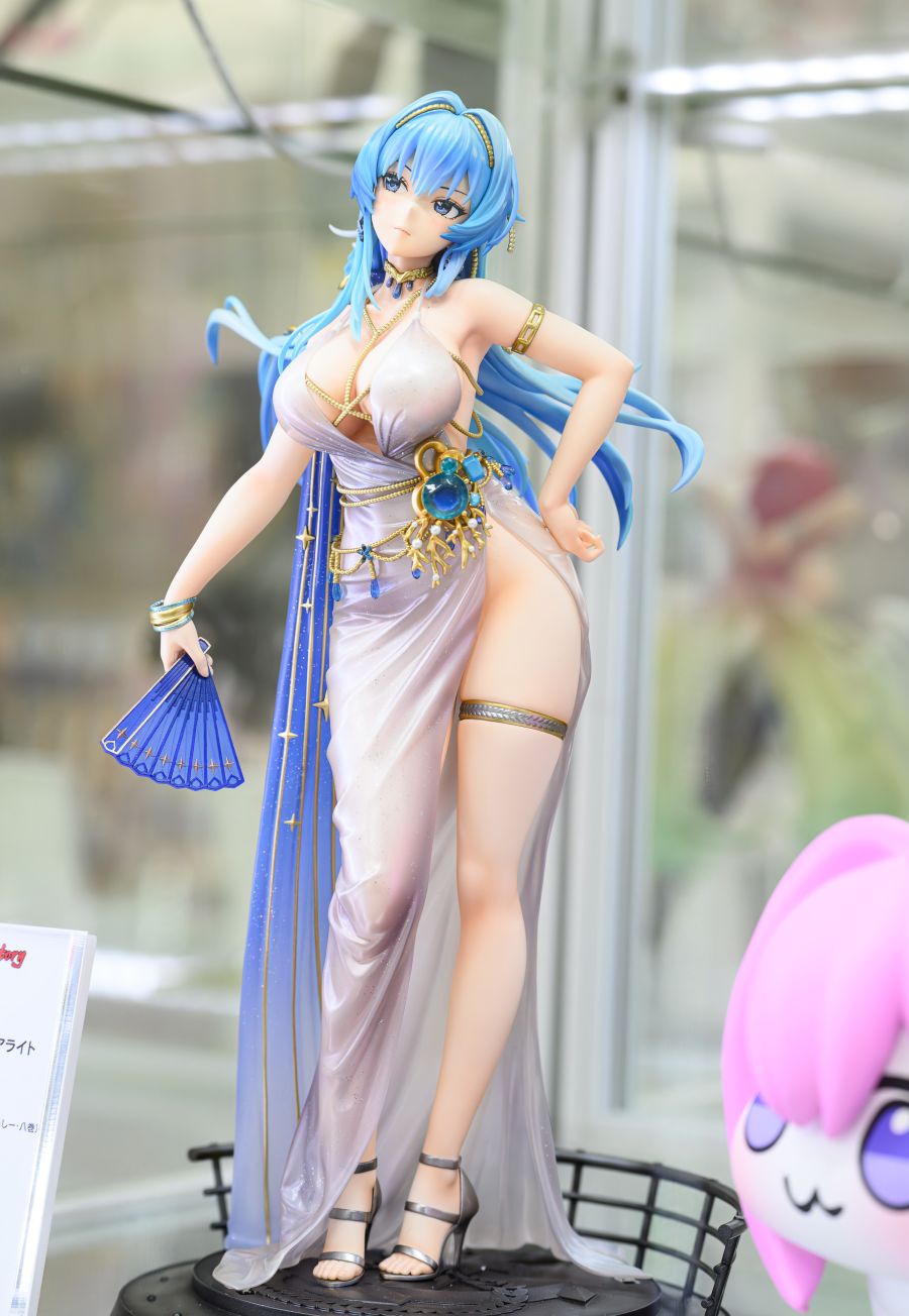 [맥스 팩토리] 승리의 여신: 니케 - 헬름 - 샹들리에 라이트 전시 사진 2_1.jpg