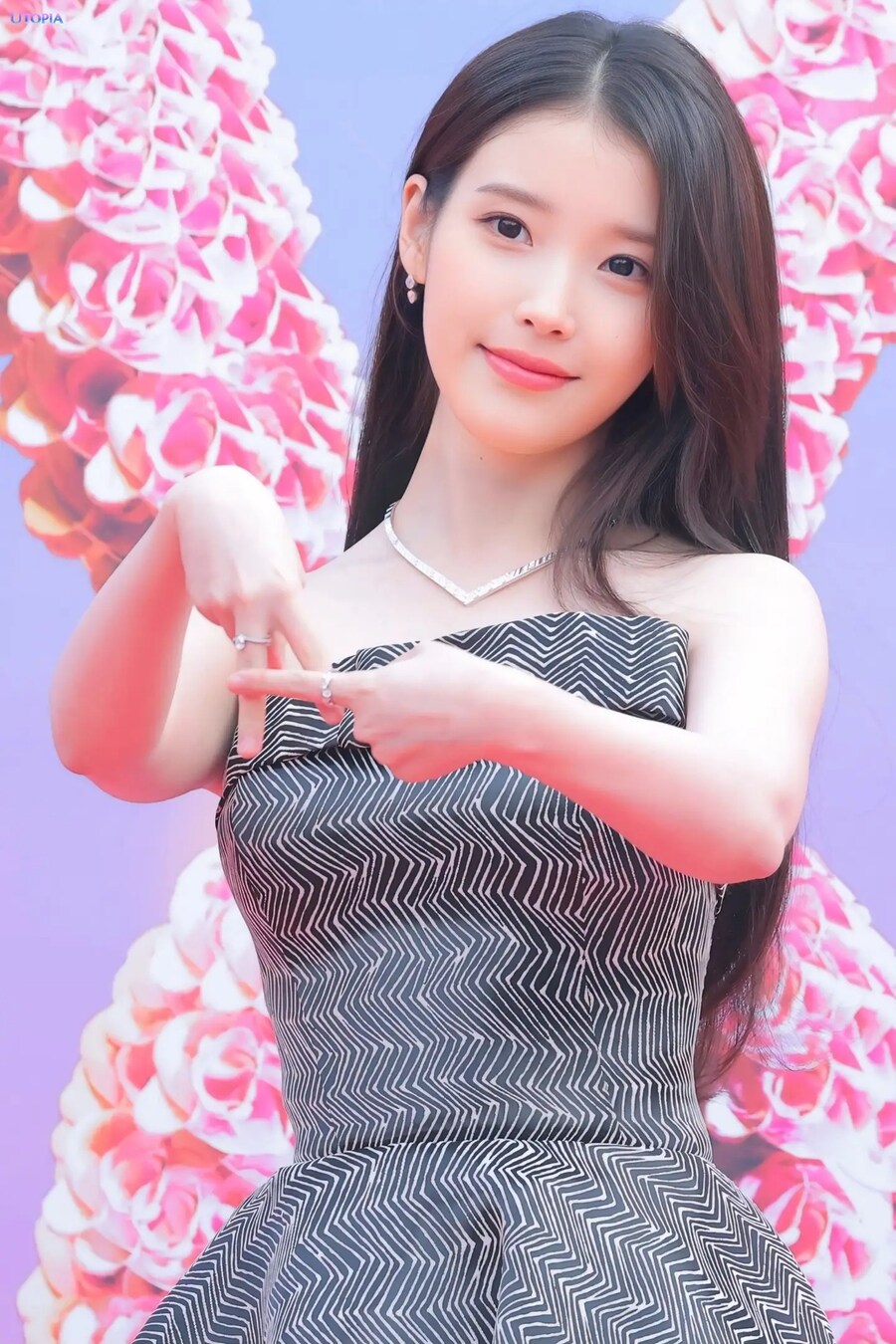 2025.12.06 AAA 2025 아이유 시상식(Utopia)_9.jpg