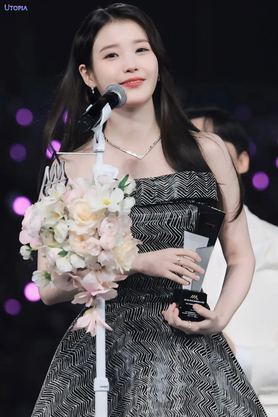 2025.12.06 AAA 2025 아이유 시상식(Utopia)_15.jpg