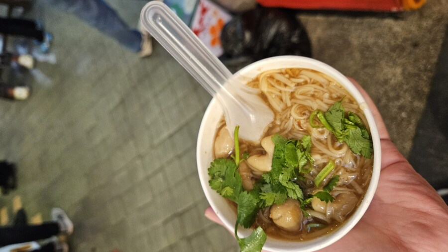 [대만]타이페이 도착하면 여기부터 간다는 유명 곱창국수 아종면선_6.jpg