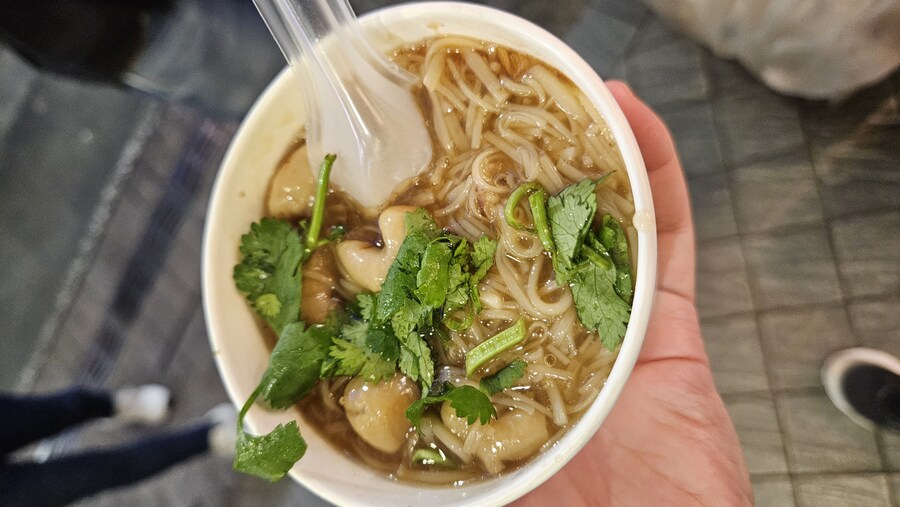 [대만]타이페이 도착하면 여기부터 간다는 유명 곱창국수 아종면선_8.jpg