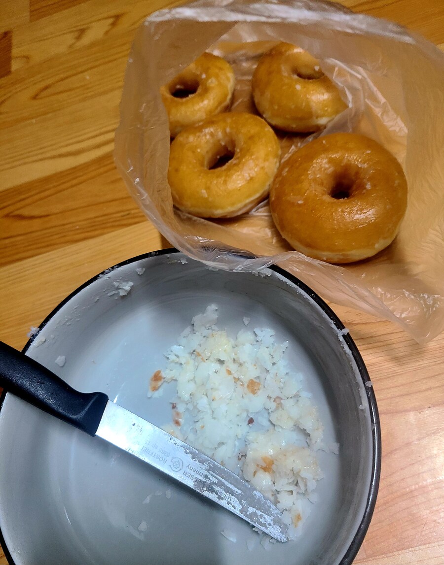 KP 도너츠에서 나오는 어마어마한 설탕량. 그러니 돼지 되는거야_1.jpg