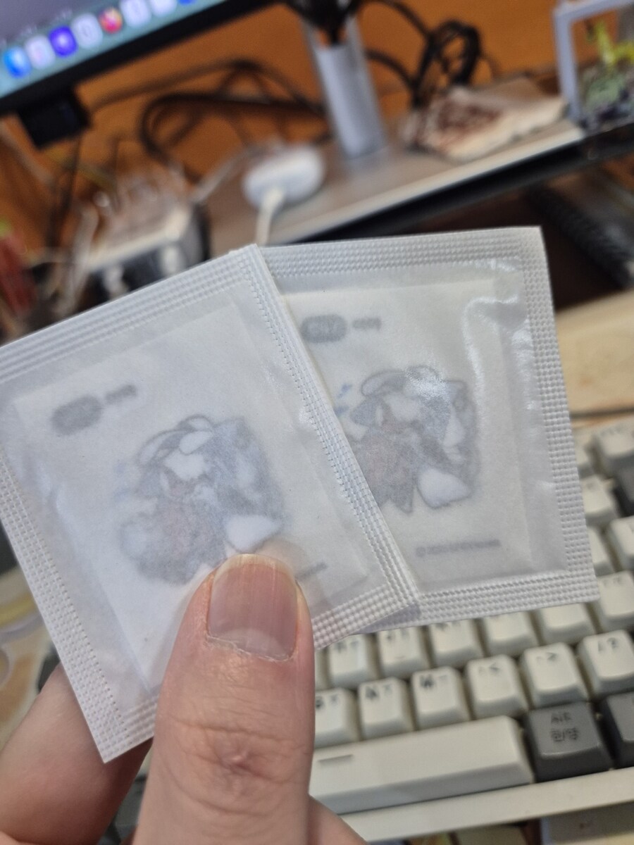 트릭컬)와 진짜 띠부씰 장난하나_1.jpg