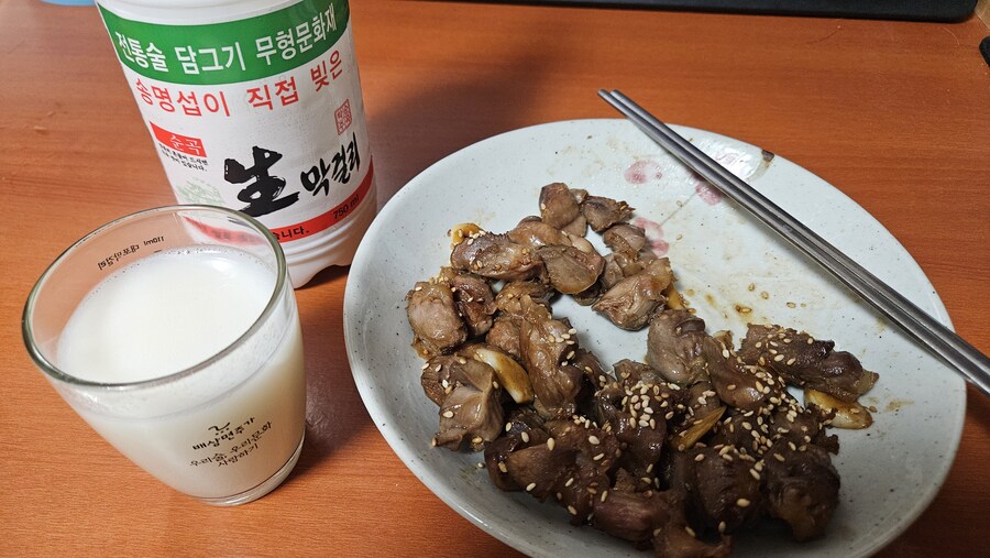 닭똥집 볶음과 술_2.jpg