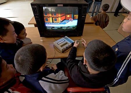 놀랍게도 북한에도 게임기는 있음_3.jpg