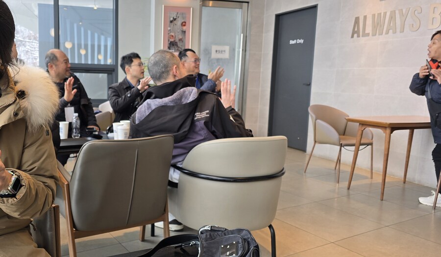 삼악산 케이블카 정상 이디야 왔는데 ㅋㅋ 짱.개.새끼들 ㅈㄴ 시끄럽네_1.jpg