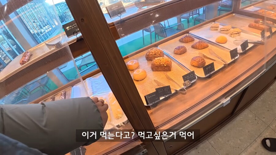 남자들이 고급 카페에 가면 벌어지는 일.jpg_10.png