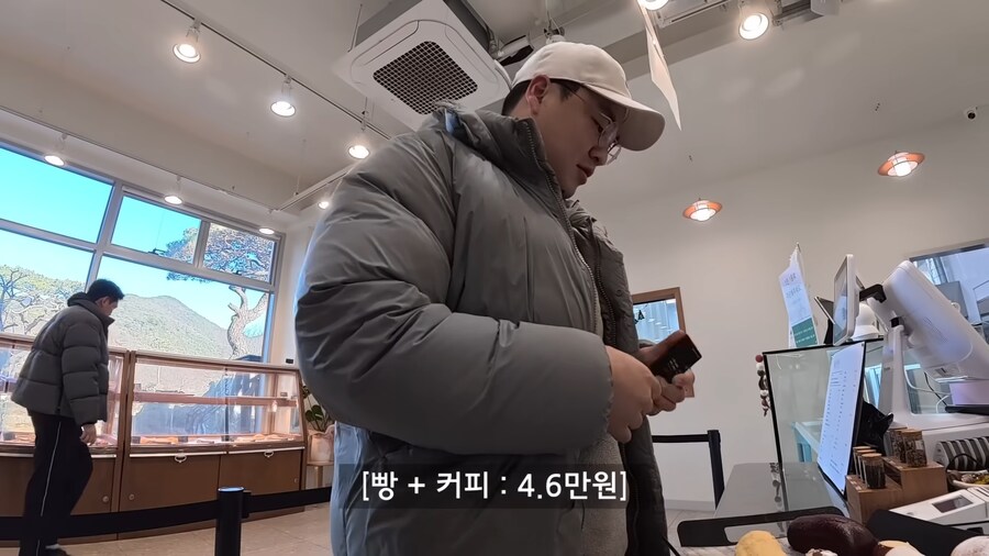 남자들이 고급 카페에 가면 벌어지는 일.jpg_15.png