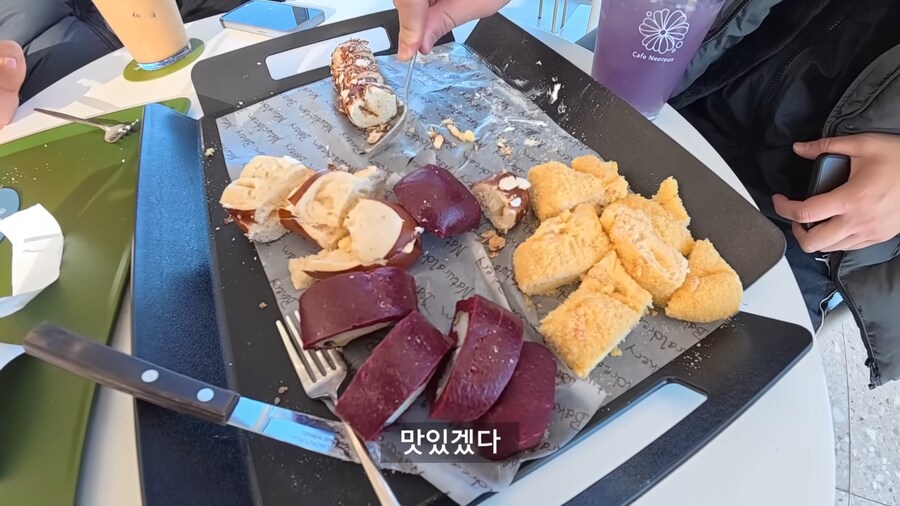 남자들이 고급 카페에 가면 벌어지는 일.jpg_19.png