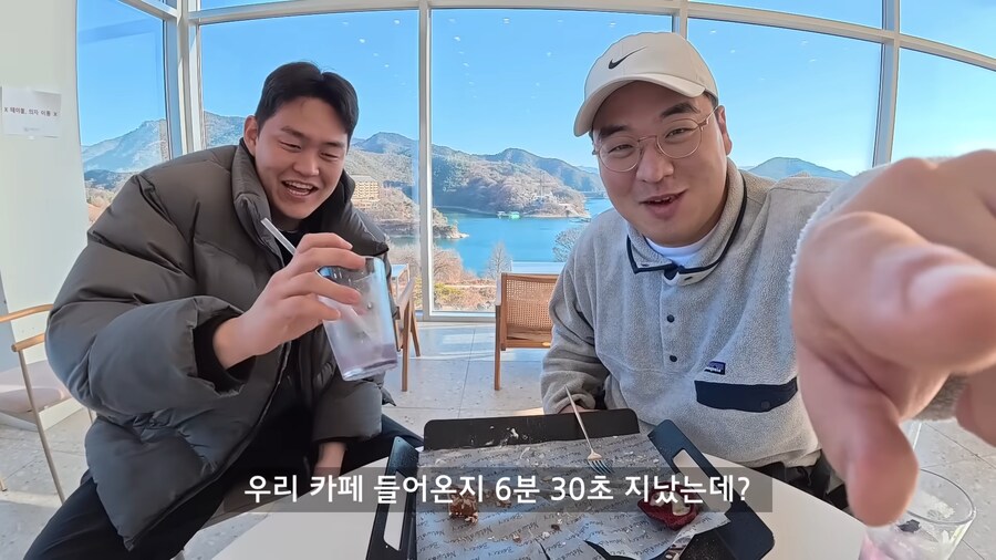 남자들이 고급 카페에 가면 벌어지는 일.jpg_45.png