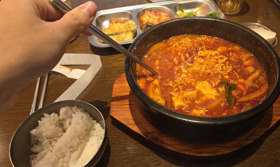 순두부라면닭갈비부대찌개 1200엔.jpg_1.jpg