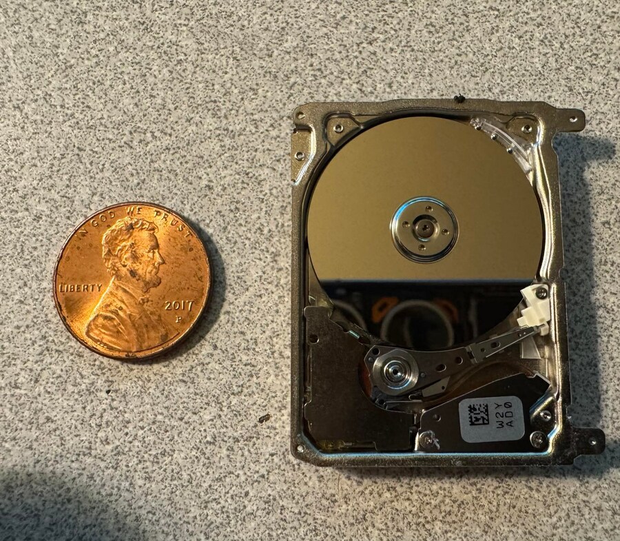 옛날에 용량 많은데 조그만 저장장치가 필요했던 사람들이 썼던 거_1.jpg