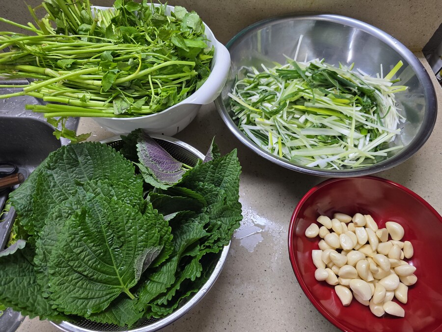 직장에서 3천원씩 걷어서 해먹는 점심 미나리삼겹살_3.jpg