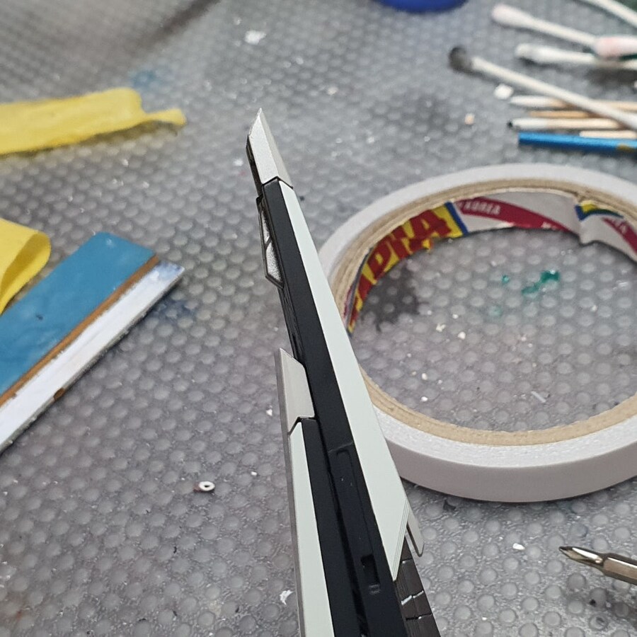 리버샷 맞은 메스 뉴건담 수리_20.png