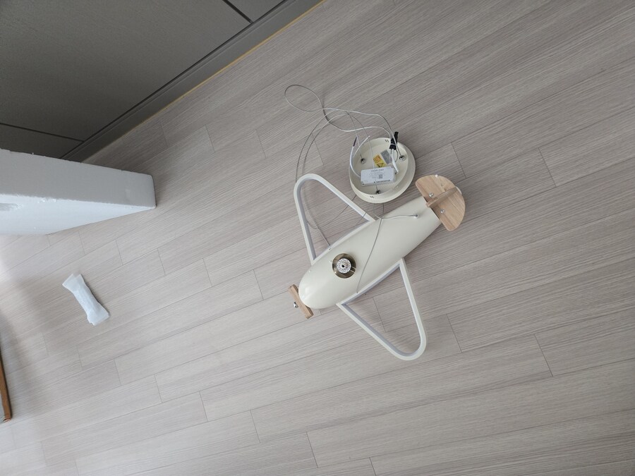 이사 기념 아이들 방 비행기 등 교체 했습니다._7.jpg