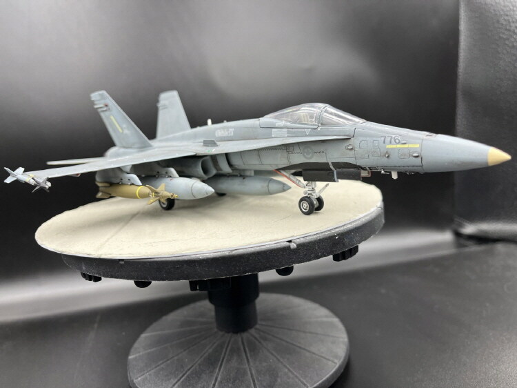 CF-18A Hornet : "Porcupines" Sqn. (아카데미 1:72)_6.jpg
