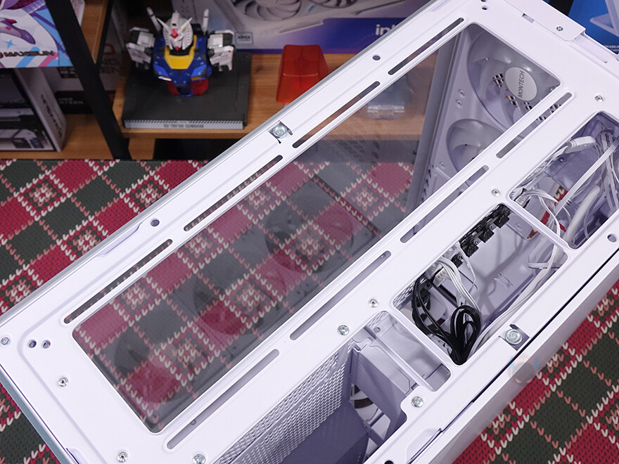 전형적인 미들타워에 컴퓨터 어항케이스 특성을 담았다!MONTECH HS02 PRO_18.jpg